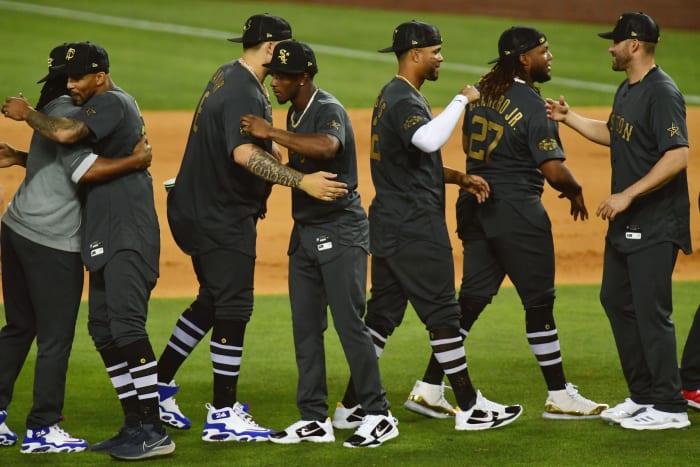 The American League celebrates winning the 2022 MLB All-Star game.